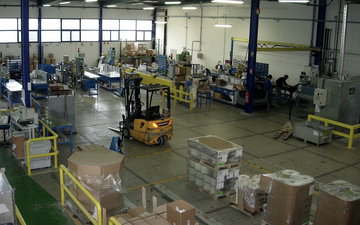 Production hall with extrusion equipment